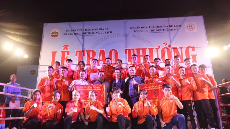 Đội muay Hà Nội có vị trí nhất toàn đoàn ở giải năm nay. Ảnh: THANH HẢI