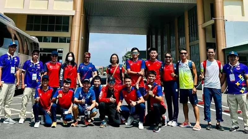 Đội tuyển triathlon Việt Nam đã tới di chuyển tới Campuchia. Ảnh: TRI.VN