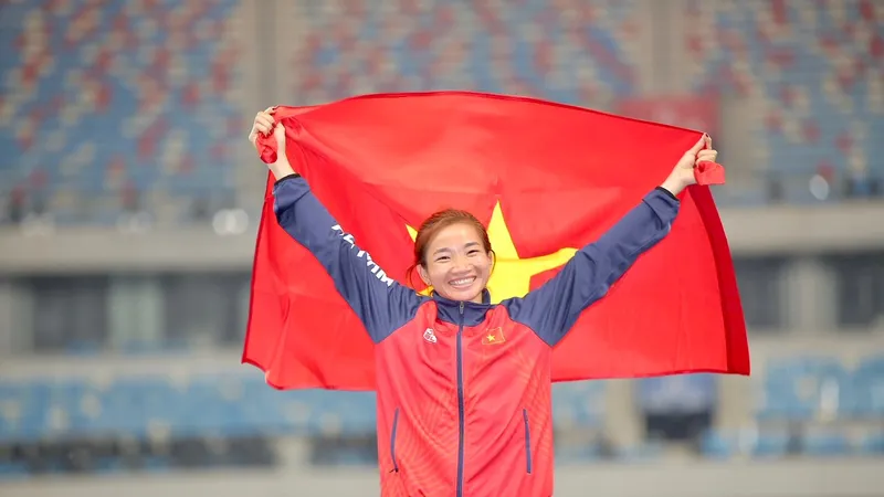 Tuyển thủ Nguyễn Thị Oanh là một trong những VĐV đang thi đấu ấn tượng tại SEA Games 32 của Đoàn thể thao Việt Nam và được người hâm mộ cả nước cổ vũ nhiệt thành. Ảnh: DŨNG PHƯƠNG