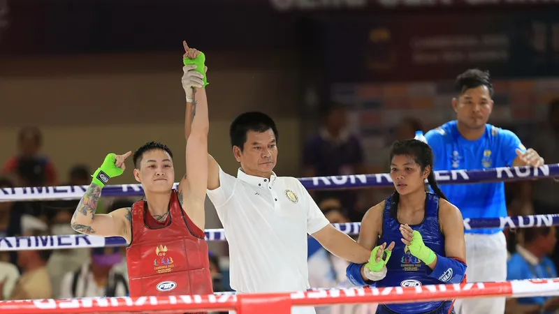 Bùi Yến Ly có tấm HCV môn muay tại hang 57kg nữ ở SEA Games 32. Ảnh: DŨNG PHƯƠNG