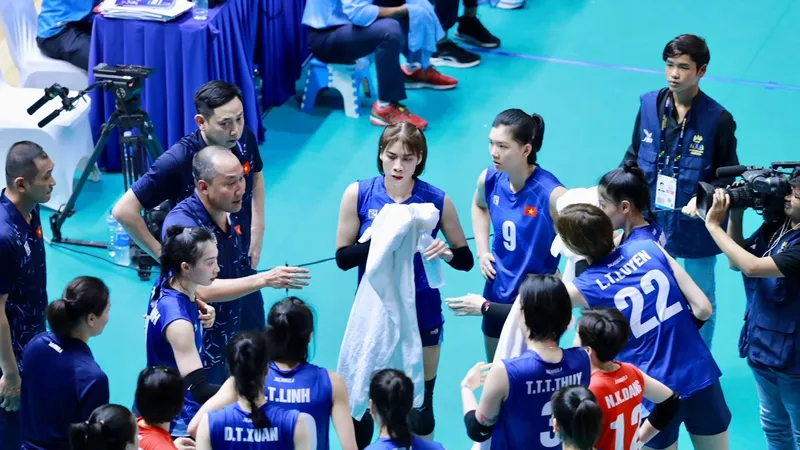 Bích Thủy (9) là một trong những thành viên thường xuyên ra sân tại SEA Games 32 vừa qua cùng đội tuyển bóng chuyền nữ Việt Nam. Ảnh: DŨNG PHƯƠNG