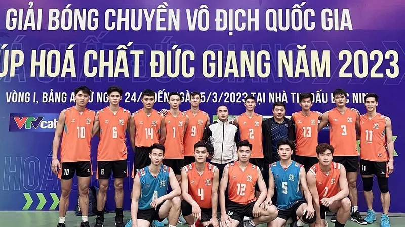 Cầu thủ Nguyễn Xuân Đức (4) được tập trung bổ sung vào đội tuyển bóng chuyền nam Việt Nam. Ảnh: BCHN