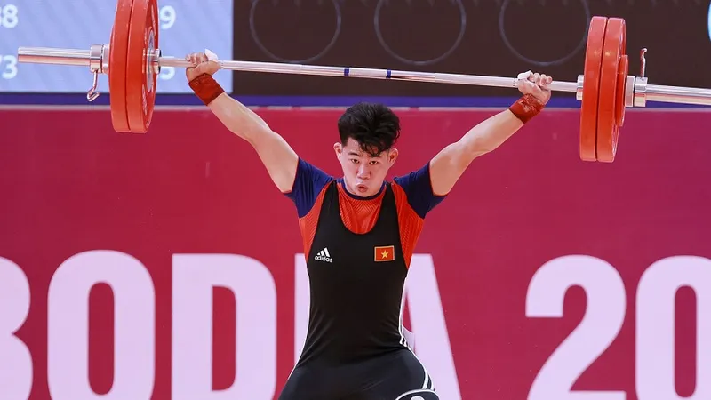 Thể thao Việt Nam luôn chờ đợi thành tích huy chương Olympic từ môn cử tạ nhưng chúng ta vẫn thiếu chuyên gia dinh dưỡng, chuyên gia thể lực theo sát cùng tuyển thủ đội tuyển quốc gia từ tập huấn cho tới thi đấu. Ảnh: DŨNG PHƯƠNG