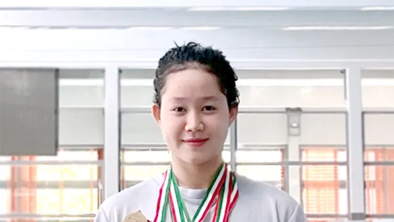 Phạm Thị Vân đang giành những huy chương quan trọng cho bơi Thanh Hóa tại giải. Ảnh: VASA