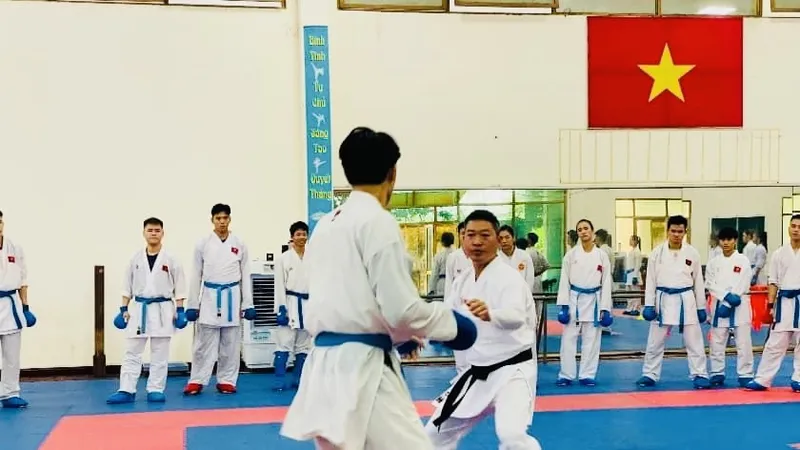 Tuyển karate Việt Nam đang tập luyện chuẩn bị cho giải vô địch châu Á 2023. Ảnh: VŨ SƠN
