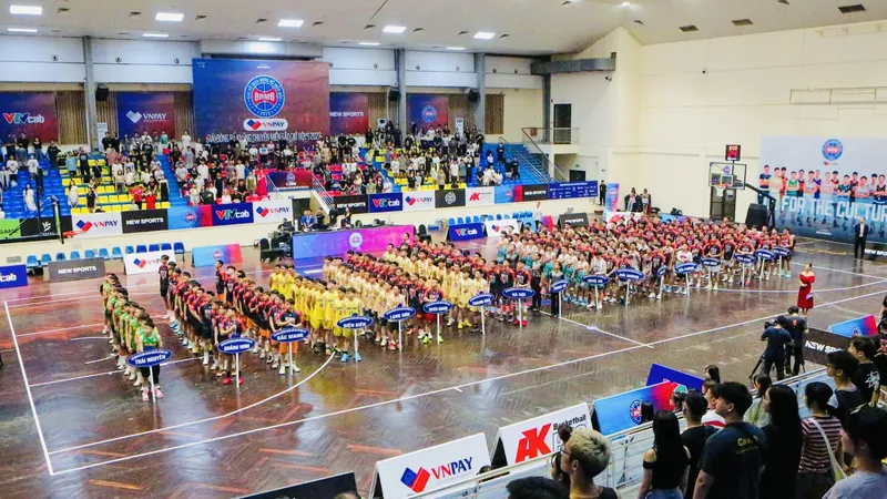 Bóng rổ không chuyên miền Bắc thu hút đông đảo cầu thủ tham dự và là động lực tốt giúp bóng rổ thành tích cao có thêm lựa chọn về nhân lực. Ảnh: VBF
