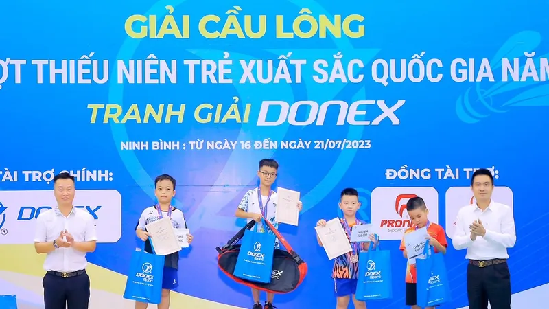 Các gương mặt trẻ đã giành được thành tích tốt tại giải năm nay. Ảnh: VBF