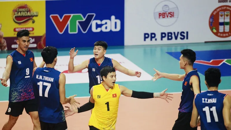 Đội tuyển bóng chuyền nam Việt Nam có vị trí hạng 3 tại vòng đầu của SEA V.League 2023. Ảnh: AVC