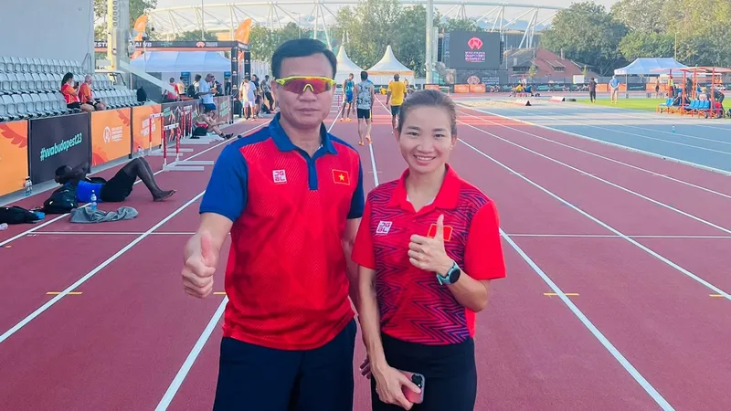 HLV Trần Văn Sỹ và tuyển thủ Nguyễn Thị Oanh đang có mặt tại giải điền kinh vô địch thế giới 2023 ở Hungary. Ảnh: M.H