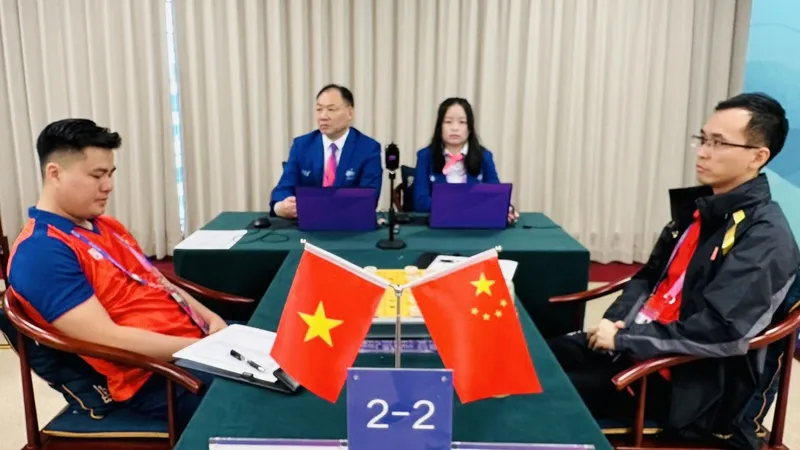 Lại Lý Huynh thua đáng tiếc khi gặp Zao Xinxin trong trận đấu ở lượt thứ hai. Ảnh: MINH MINH
