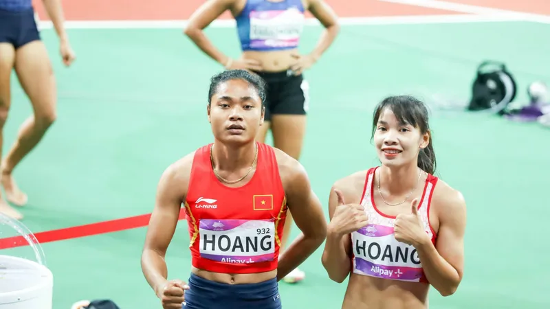 Minh Hạnh và Ánh Thục thi đấu chung kết 400m nữ tại ASIAD 19 lần này. Ảnh: LƯỢNG LƯỢNG