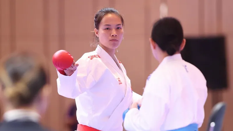 Đinh Thị Hương giành huy chương đầu tiên cho karate Việt Nam tại ASIAD 19. Ảnh: LƯỢNG LƯỢNG