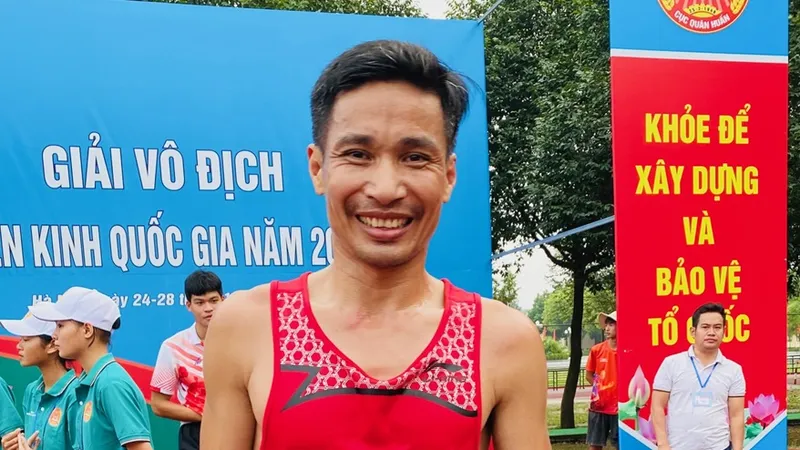 Nguyễn Văn Lai đã có HCV nội dung 5.000m tại giải năm nay. Ảnh: MINH MINH