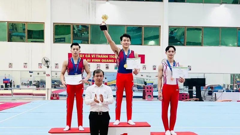 Văn Vĩ Lương có tấm HCV toàn năng cá nhân nam tại giải vô địch quốc gia năm nay. Ảnh: MINH SANG