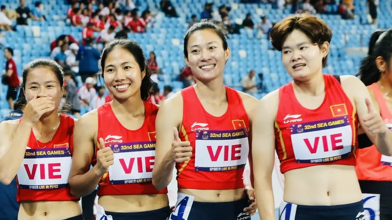 Lê Tú Chinh đã thi đấu tại SEA Games 32 và giành HCB tiếp sức 4x100m nữ cùng đội tuyển điền kinh Việt Nam. Ảnh: DŨNG PHƯƠNG