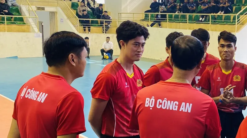 Chủ công Quản Trọng Nghĩa sẽ thi đấu cho Ninh Bình ở gia đoạn 1 giải bóng chuyền vô địch quốc gia 2024. Ảnh: MINH MINH 