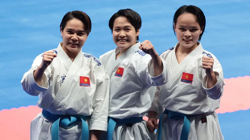 Võ sỹ karate Việt Nam giành HCV tại ASIAD 19. Ảnh: ĐOÀN TTVN