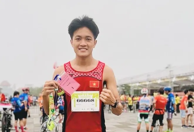 Tuyển thủ quốc gia Lương Đức Phước về nhất cự ly 10km tại giải. Ảnh: Đ.P