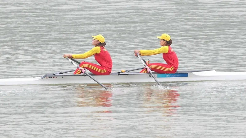 Rowing Việt Nam đang hướng tới mục tiêu giành được suất chính thức dự Olympic Paris (Pháp) 2024. Ảnh: ĐOÀN TTVN