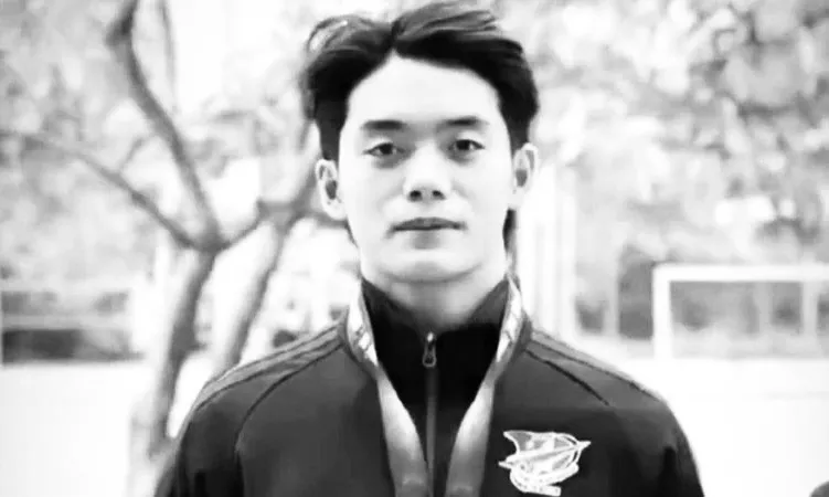 Nhiều bạn bè, đồng đội ở đội TDDC Việt Nam đã tới tiễn đưa Nguyễn Minh Triết về nơi yên nghỉ cuối cùng. Ảnh: TTVN