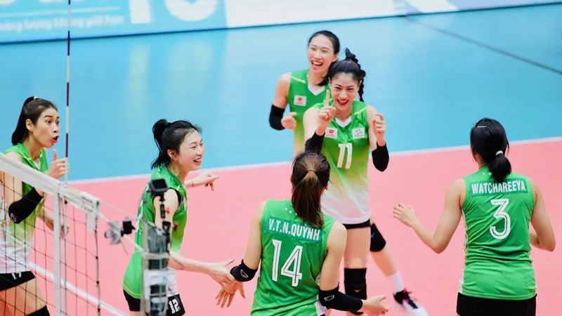 Cầu thủ nữ áo lính có niềm vui chiến thắng để lọt vào bán kết giải năm nay. Ảnh: DŨNG PHƯƠNG