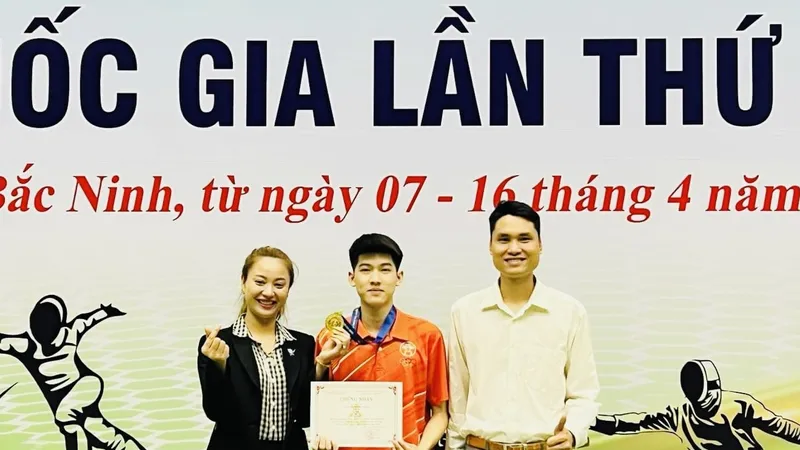 Trường Giang đã thi đấu tại Thượng Hải (Trung Quốc) nhưng không qua được vòng bảng. Ảnh: VNFENCING