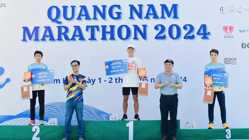 Hoàng Nguyên Thanh về nhất nội dung 42km tại Quảng Nam lần này. Ảnh: NG.THANH
