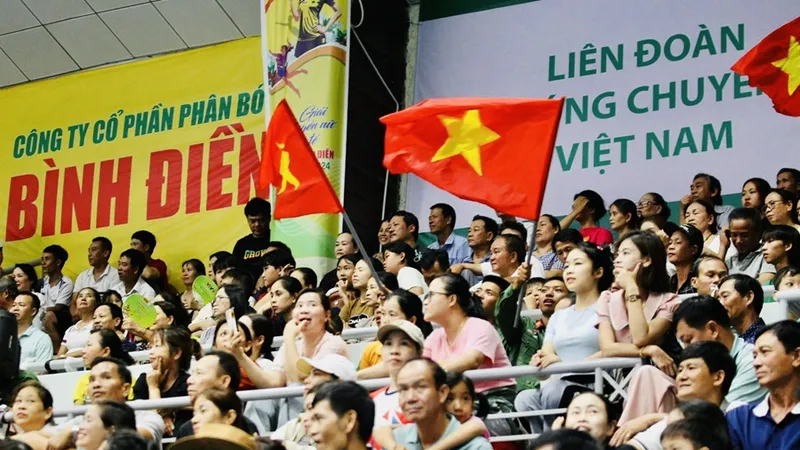 Các giải thể thao quốc tế tổ chức ở Việt Nam luôn thu hút đông khán giả cổ vũ. Ảnh: DŨNG PHƯƠNG