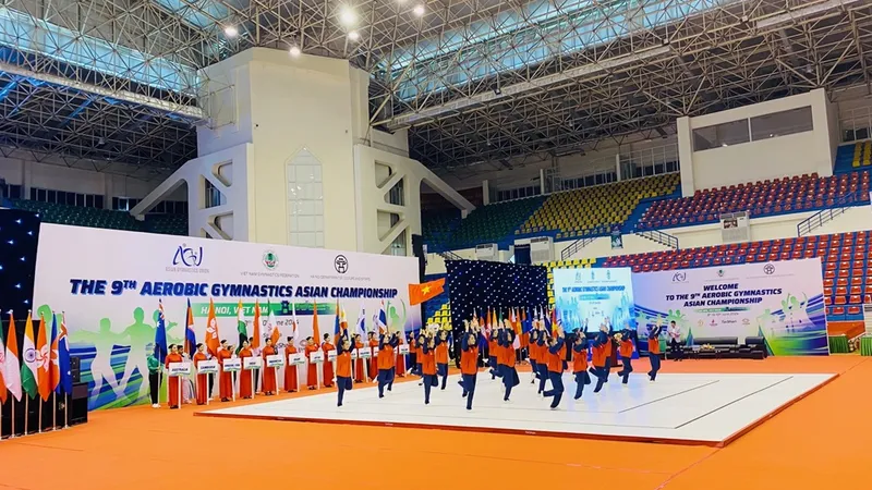 Đội thể dục aerobic Việt Nam trình diễn chào mừng ở Lễ khai mạc giải đấu. Ảnh: MINH MINH