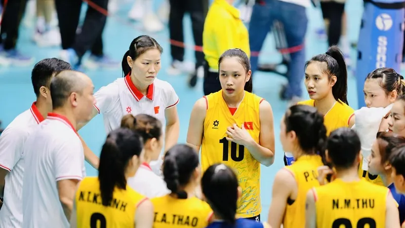 Các ban huấn luyện đều tạo điều kiện tối đa cho cầu thủ trẻ được dự kỳ thi tốt nghiệp THPT năm nay. Ảnh: DŨNG PHƯƠNG