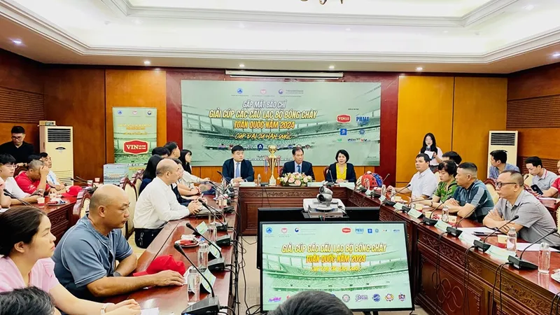 Ban tổ chức thông tin về giải bóng chày cúp các câu lạc bộ toàn quốc 2024. Ảnh: MINH MINH
