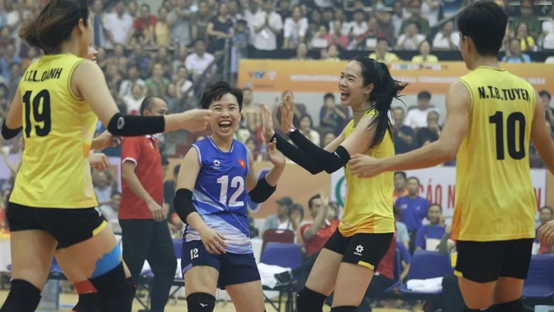Cầu thủ Việt Nam đã nỗ lực tại trận chung kết nhưng chưa thể giành chiến thắng. Ảnh: Q.THẮNG