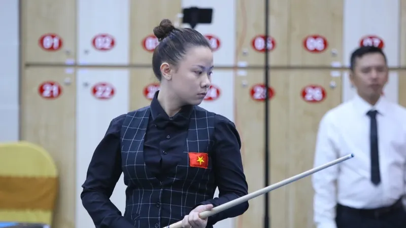 Yến Nhi đã làm việc với đại diện Liên đoàn billiards & snooker Việt Nam, Sở VH-TT Đà Nẵng trong ngày 15-10. Ảnh: DŨNG PHƯƠNG