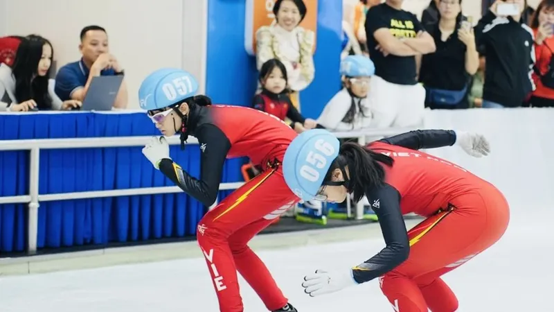 VĐV thi đấu giải trượt băng vô địch trẻ quốc gia 2024. Ảnh: SFV