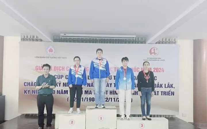 Kỳ thủ TPHCM giành ngôi số 1 nội dung cờ chớp nữ tại giải. Ảnh: LDCOTUONGVN