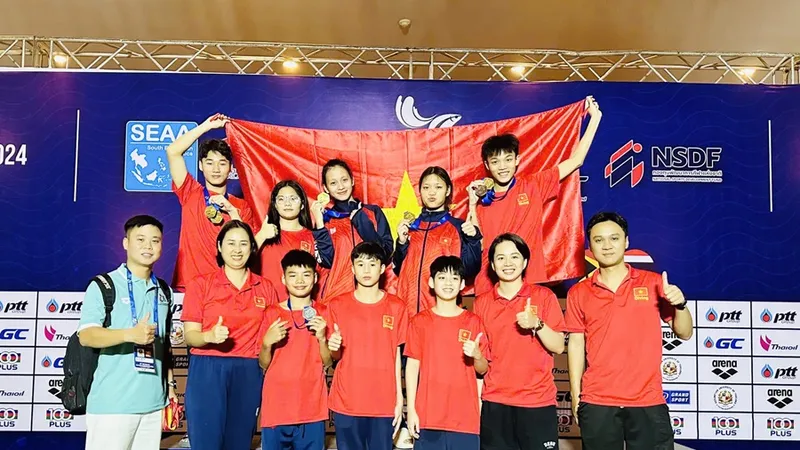 Các VĐV đội nhảy cầu Việt Nam đã giành được HCV tại giải nhóm tuổi Đông Nam Á 2024. Ảnh: LÊ THANH