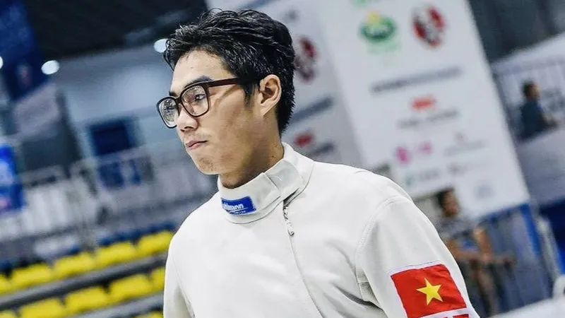 Nguyễn Phước Đến và đồng đội ở đội hình Việt Nam 1 giành HCV nội dung kiếm 3 cạnh đồng đội nam. Ảnh: FIE