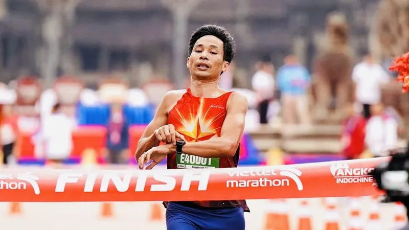 Nguyễn Văn Lai đã có ngôi vô địch marathon - 42km trong giải quốc tế tại Campuchia cho mình. Ảnh: VTM