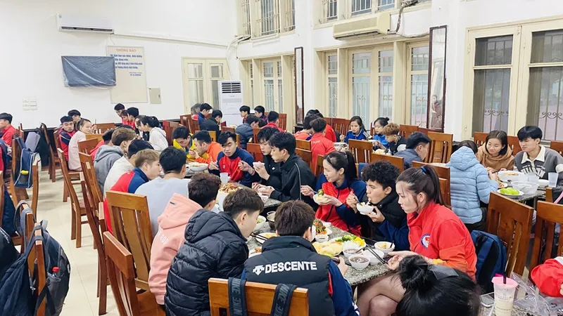 Dinh dưỡng là điều quan trọng để VĐV có được sức khỏe tốt nhất khi tập luyện, thi đấu hướng tới giành thành tích cao về chuyên môn. Ảnh: MINH MINH