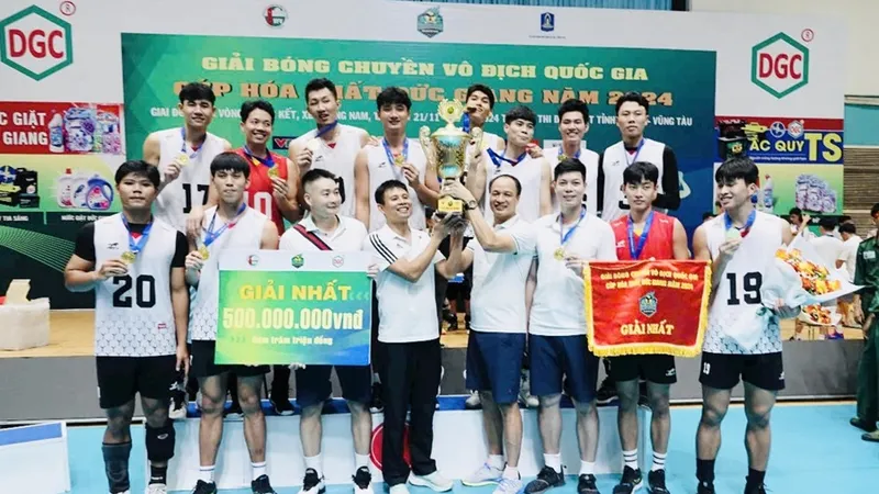 Bóng chuyền nam Biên Phòng tập trung đảm bảo lực lượng VĐV đang có lúc này. Ảnh: PHẠM NGỌC