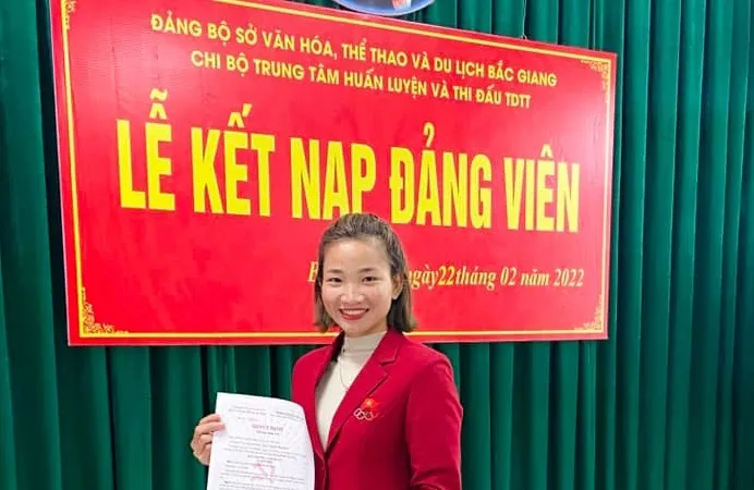 Tuyển thủ Nguyễn Thị Oanh đã là Đảng viên và luôn có ý thức cao trong tập luyện, thi đấu chuyên môn. Ảnh: GIANG BẮC