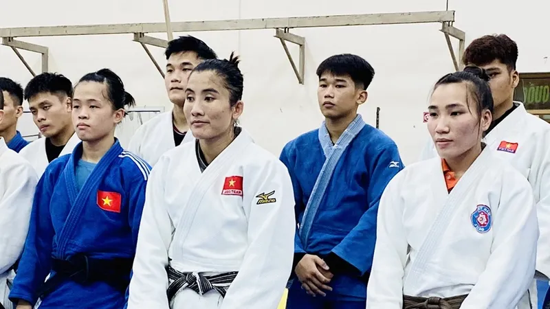 Hoàng Thị Tình (giữa) không dự SEA Games 33-2025 do vắng hạng cân sở trường trong chương trình thi đấu. Ảnh: MINH MINH