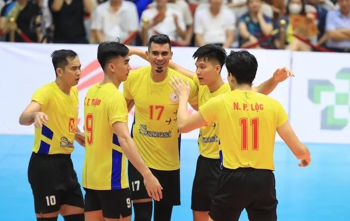 Ngoai binh Evandro (17) tiếp tục trở lại khoác áo đội Sanest Khánh Hòa thi đấu giải vô địch quốc gia 2025. Ảnh: VFV