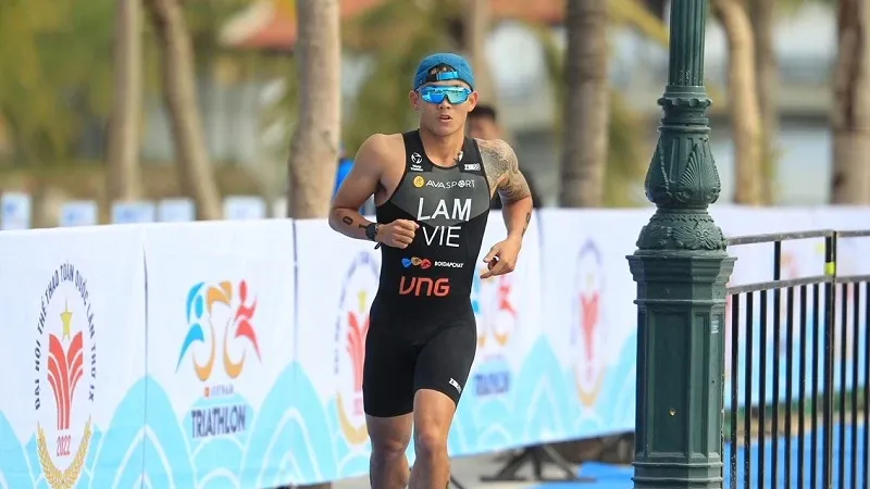 VĐV triathlon Lâm Quang Nhật (TPHCM) đang là đương kim vô địch quốc gia và sẽ dự giải đấu năm nay ở Hà Nam. Ảnh: DŨNG PHƯƠNG