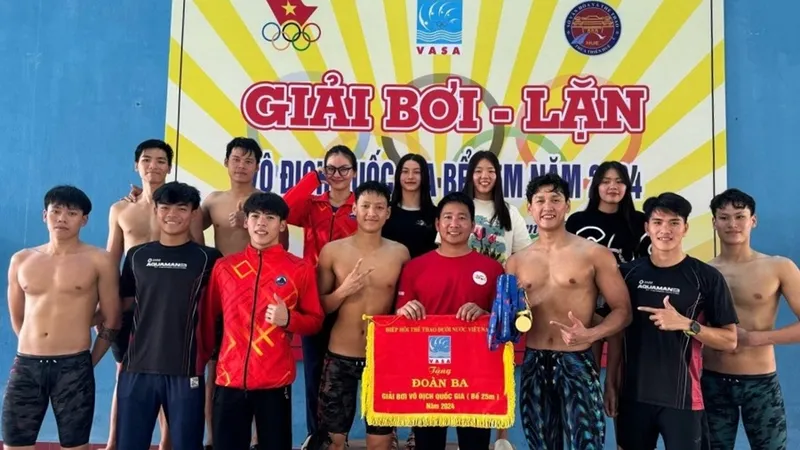 Trần Văn Nguyễn Quốc (hàng dưới, thứ4 từ trái qua) từng thi đấu giải ở năm 2024 và đang bứt phá ở năm nay tại TT-Huế. Ảnh: VASA