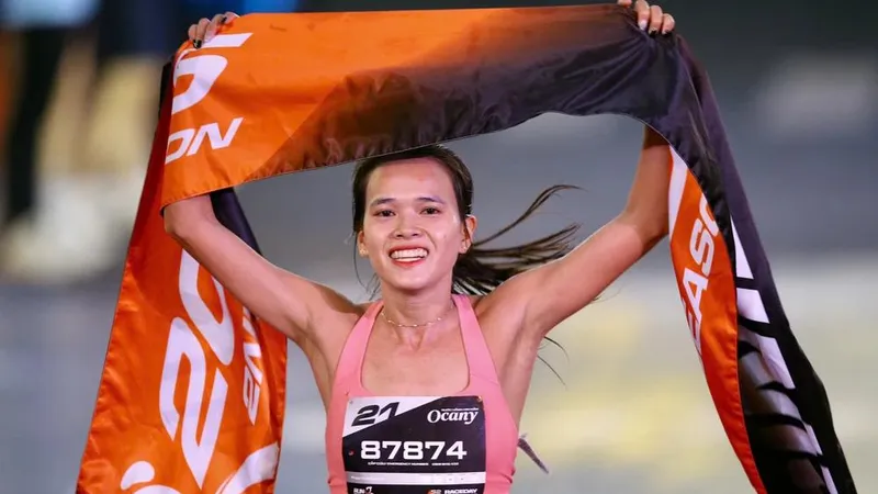 Phạm Thị Hồng Lệ sẽ thi đấu cự ly bán marathon - 21km nữ hệ chuyên nghiệp tại giải marathon quốc gia 2025 ở Quảng Trị. Ảnh: DŨNG PHƯƠNG