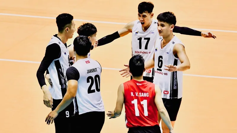 Cầu thủ Biên Phòng MB đã có chiến thắng đầu tiên tại giải năm nay khi vượt qua Thể Công Tân Cảng. Ảnh: DŨNG PHƯƠNG