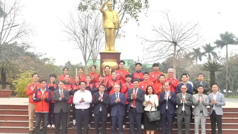 Đoàn công tác Ban Tuyên giáo và Dân vận Trung ương gặp mặt các HLV, VĐV và nhà quản lý thể thao Việt Nam tại Nhổn (Hà Nội). Ảnh: CỤC TDTTVN