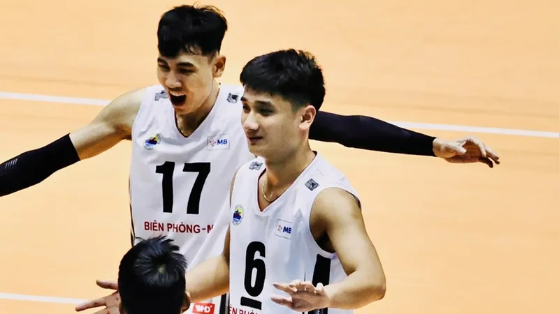 Phạm Văn Hiệp (6) gặp chấn thương tuy nhiên đội Biên Phòng MB vẫn bỏ ngỏ khả năng ra sân của tay đập này. Ảnh: DŨNG PHƯƠNG
