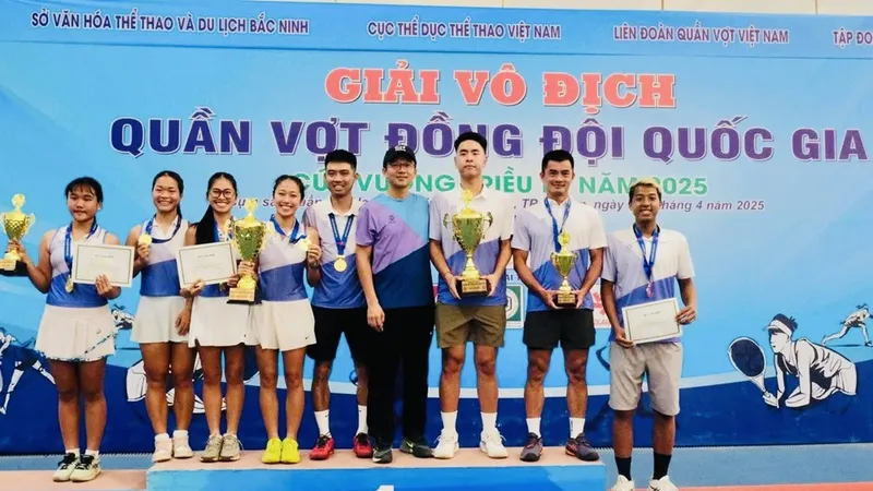 Lê Quốc Khánh và Nguyễn Đắc Tiến là những gương mặt chủ lực giúp quần vợt Hà Nội có chiến thắng ở giải năm nay. Ảnh: NGHĨA NGHĨA